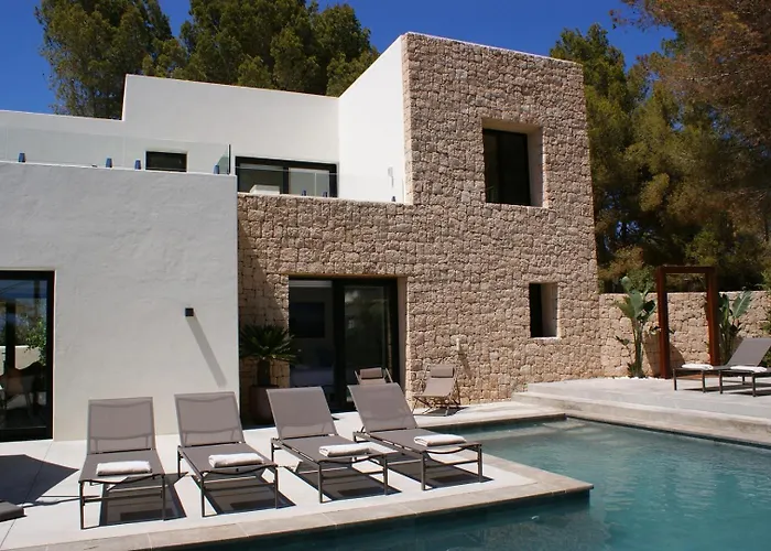 Beautiful Family In Santa Eulalia, 1035 Santa Eularia des Riu