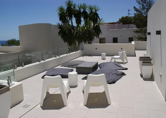 Beautiful Family In Santa Eulalia, 1035 *