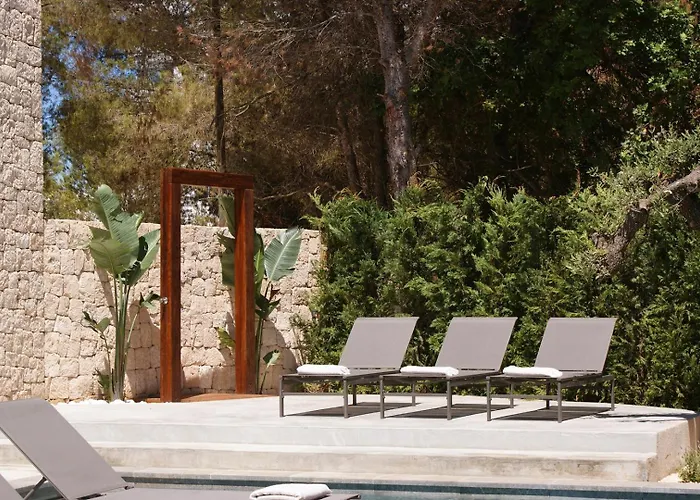 Beautiful Family In Santa Eulalia, 1035 * Santa Eularia des Riu