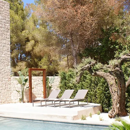 Beautiful Family In Santa Eulalia, 1035