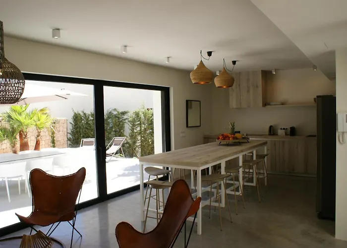 Beautiful Family In Santa Eulalia, 1035 Vila